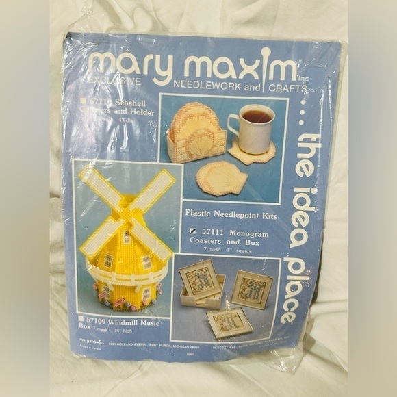 Vintage Mary Maxim needlepoint Kit #57111. New/Unused Condition. Rare. - Picture 1 of 2